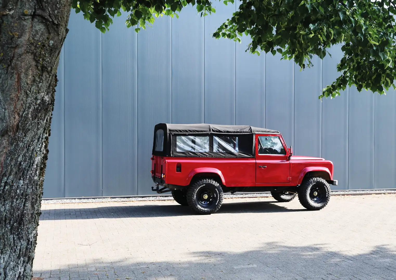 Land Rover Defender 110 Rouge - 2