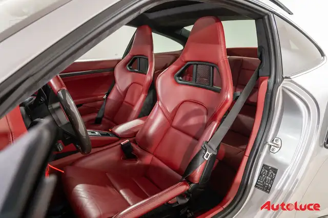 Porsche 911 view 13