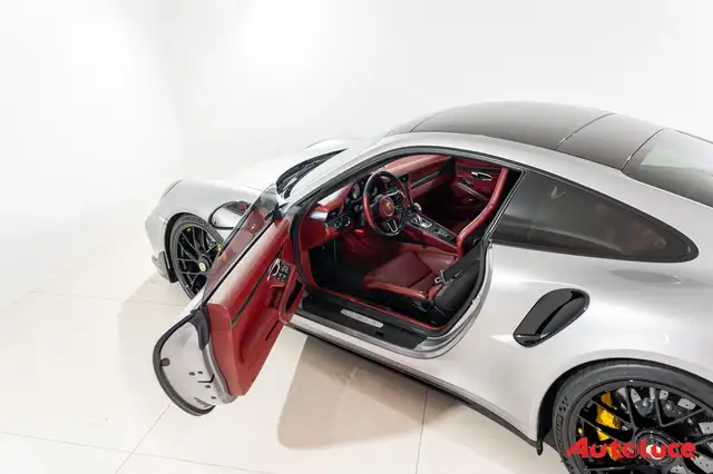 Porsche 911 view 9