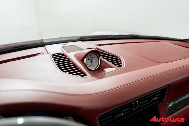 Porsche 911 view 14