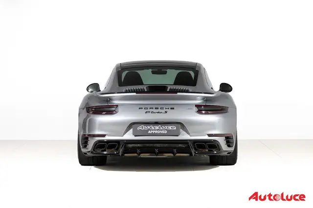 Porsche 911 view 5