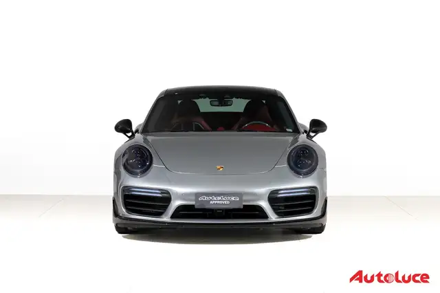Porsche 911 view 2