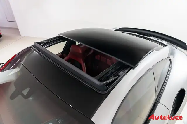 Porsche 911 view 8