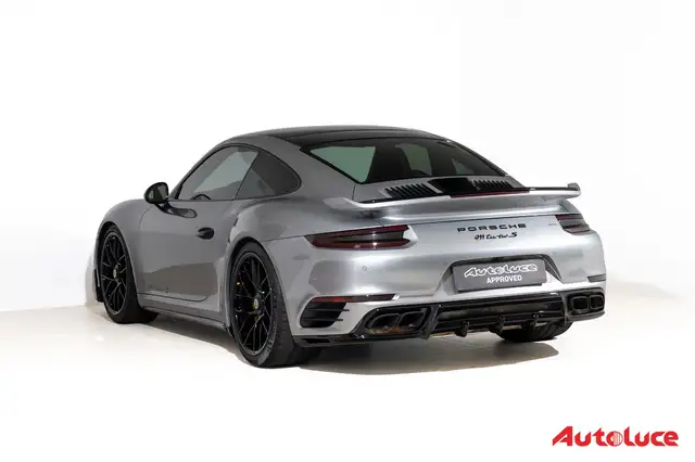 Porsche 911 view 6