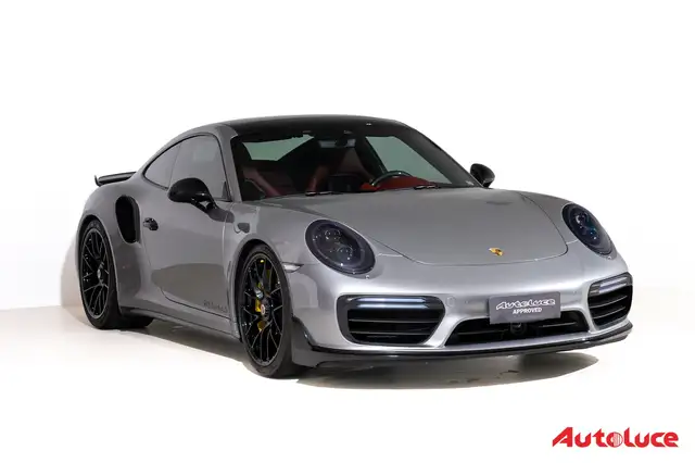 Porsche 911 view 3