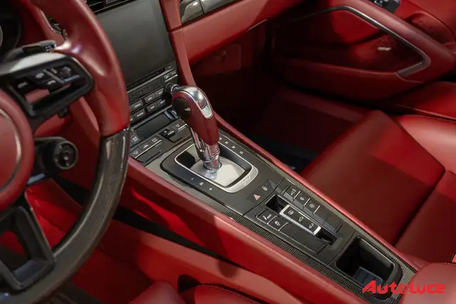Porsche 911 view 12