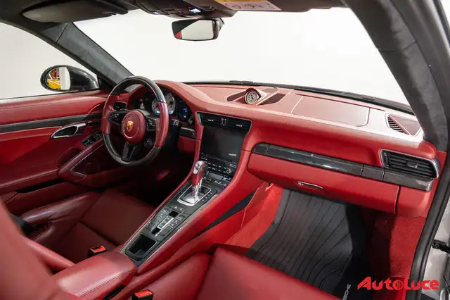 Porsche 911 view 11