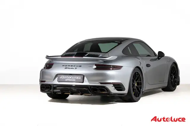 Porsche 911 view 4