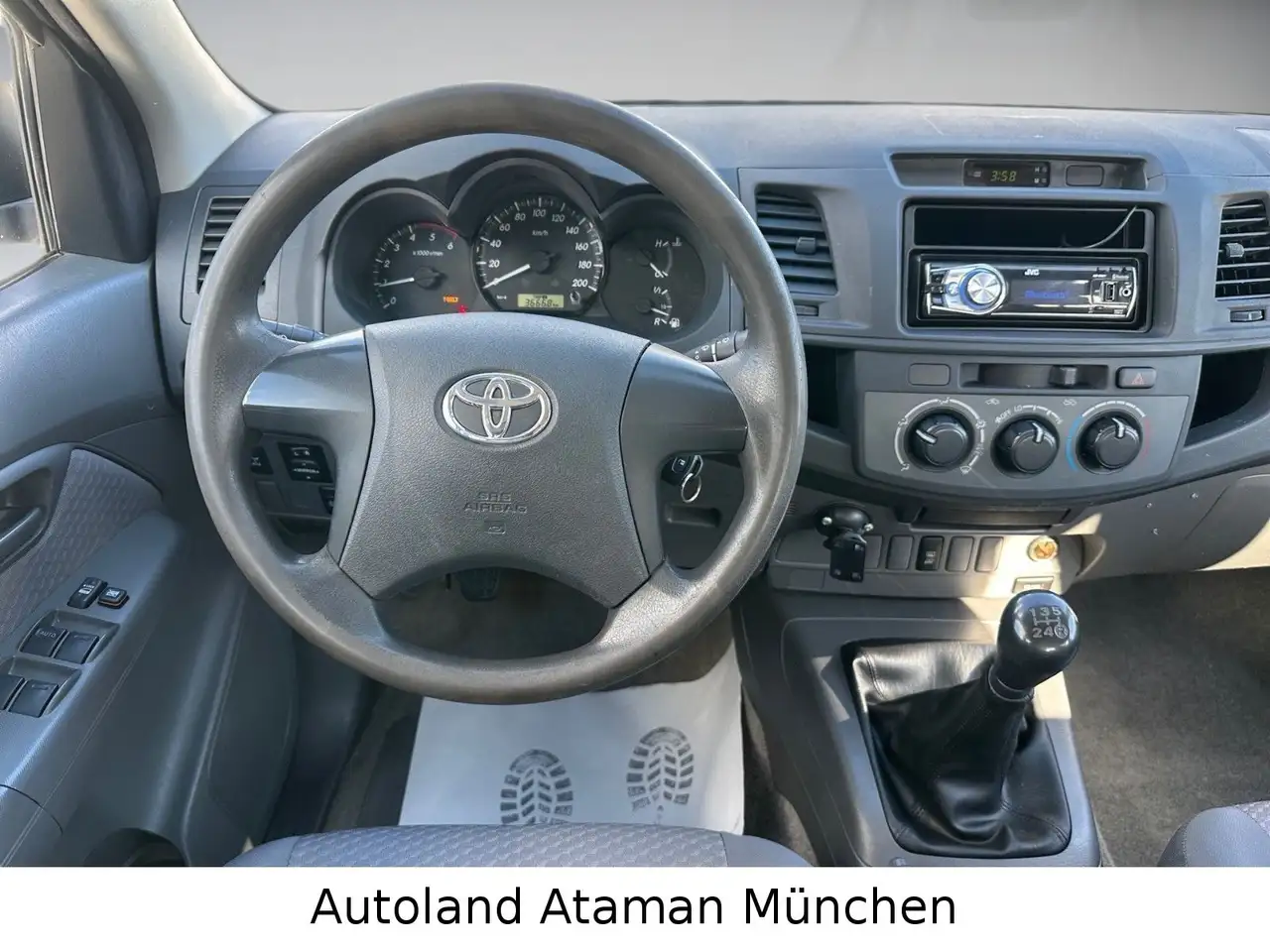 TOYOTA HILUX 2.5D - DOUBLE CAB - 144 ch - 156 341KMS - ATTELAGE - CT OK