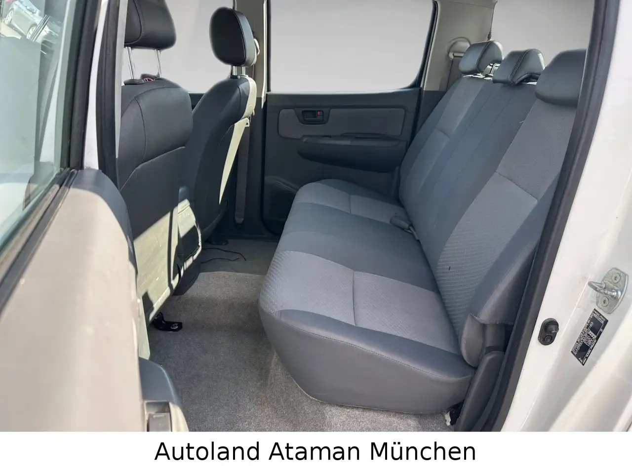 TOYOTA HILUX 2.5D - DOUBLE CAB - 144 ch - 156 341KMS - ATTELAGE - CT OK
