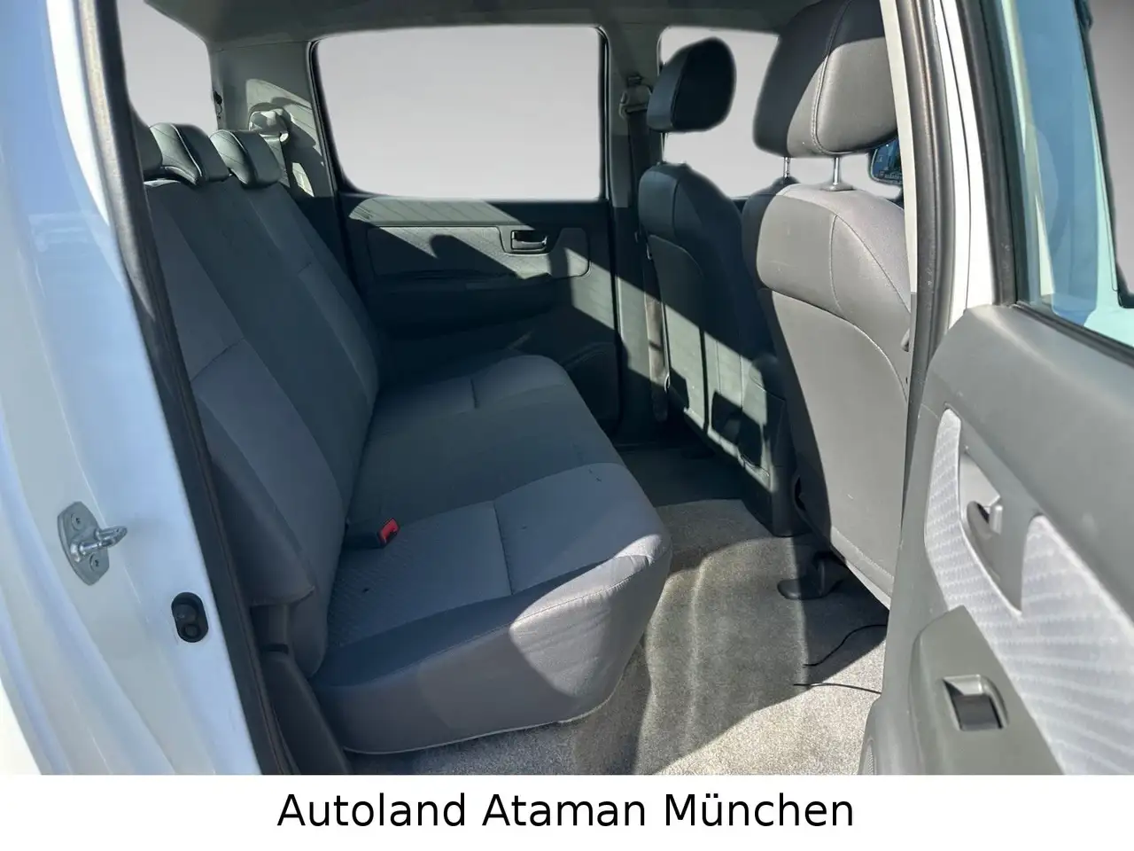 TOYOTA HILUX 2.5D - DOUBLE CAB - 144 ch - 156 341KMS - ATTELAGE - CT OK