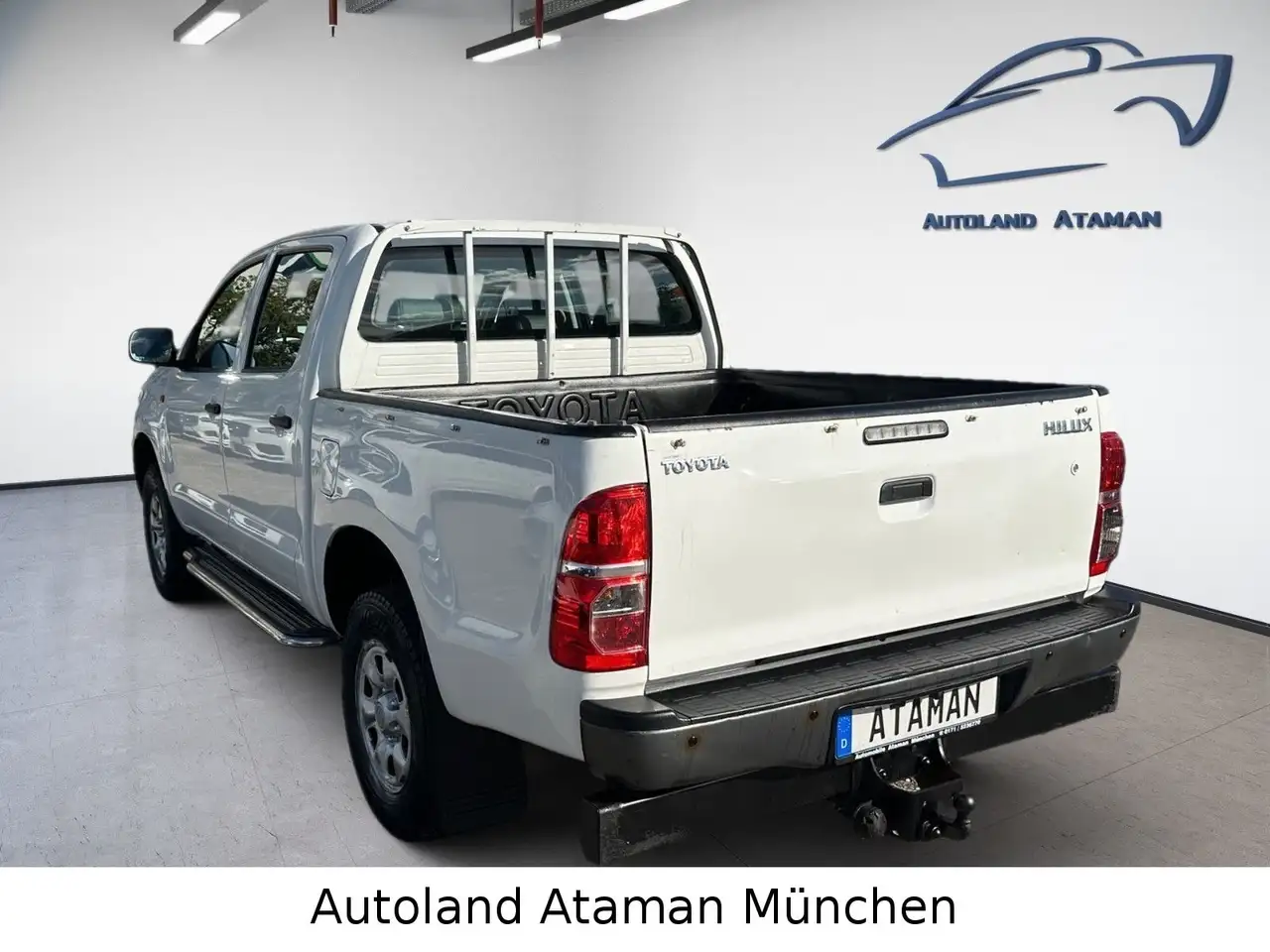 TOYOTA HILUX 2.5D - DOUBLE CAB - 144 ch - 156 341KMS - ATTELAGE - CT OK
