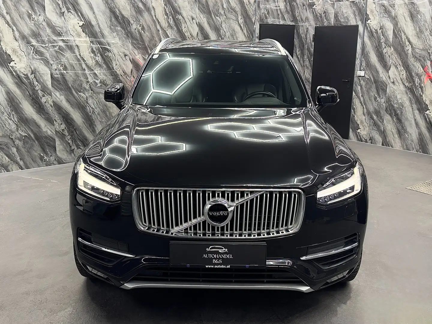 Volvo XC90 T6 AWD Inscription *7-SITZER, 87.000KM, 1.BESITZ* Schwarz - 2