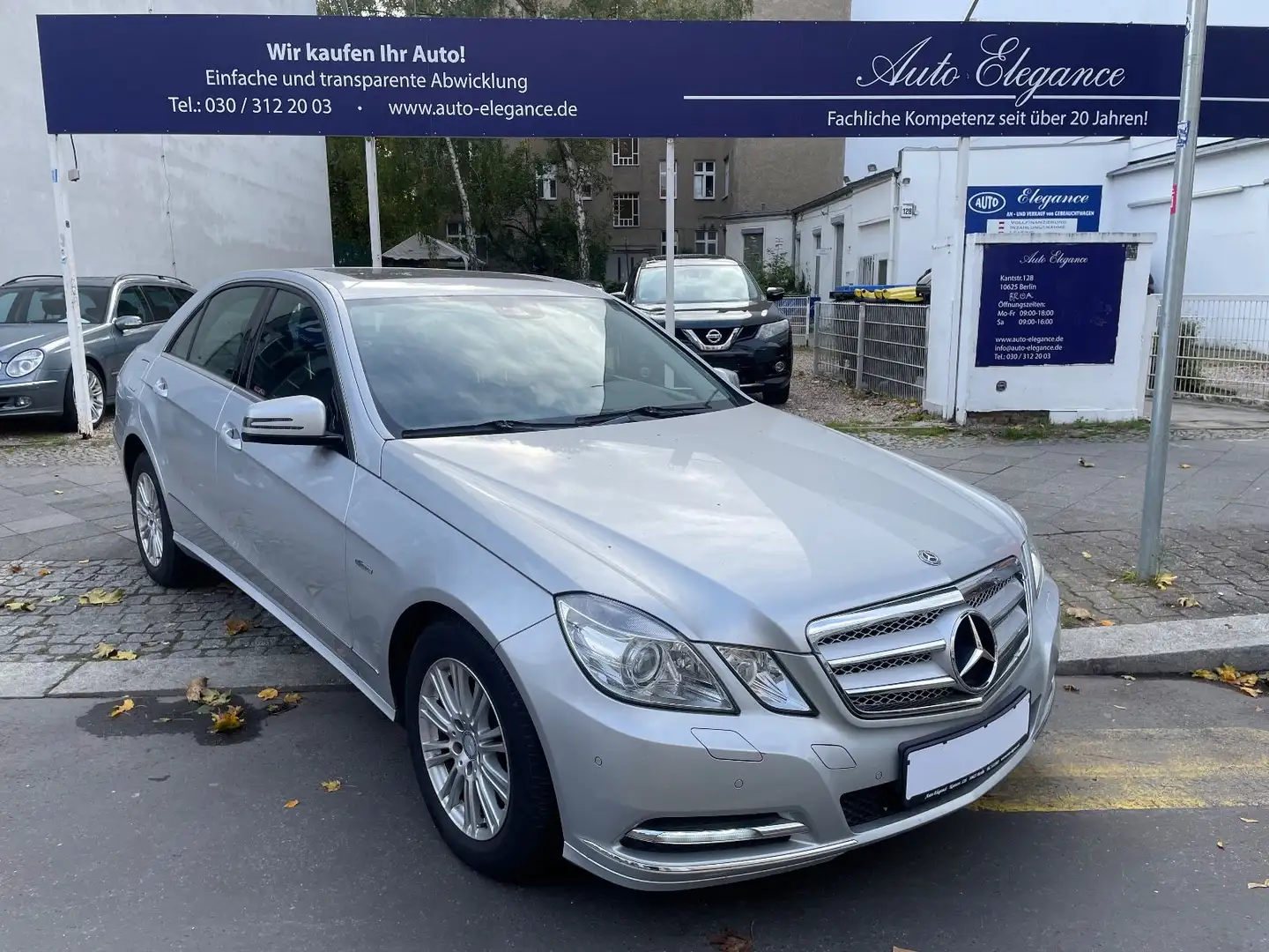 Mercedes-Benz E 350 CGI Elegance Kamera Navi SD AHK Scheckheft Argent - 1