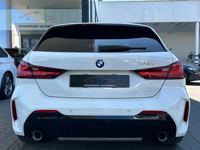 BMW 1 Series view 7