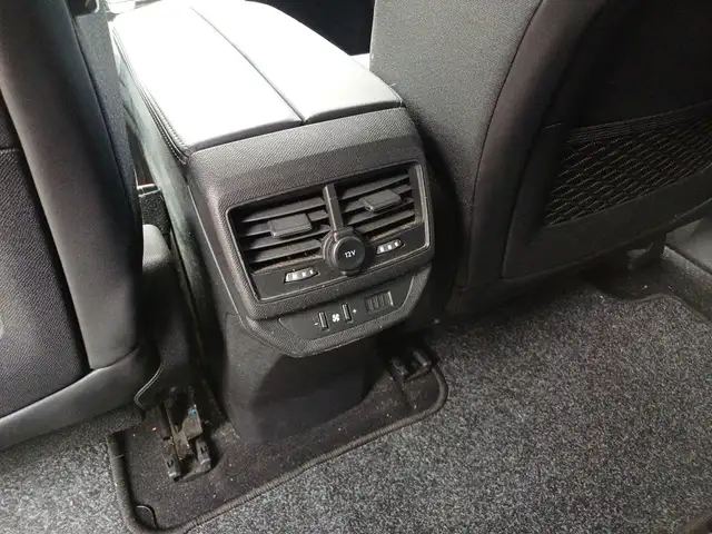 Peugeot 5008 view 5
