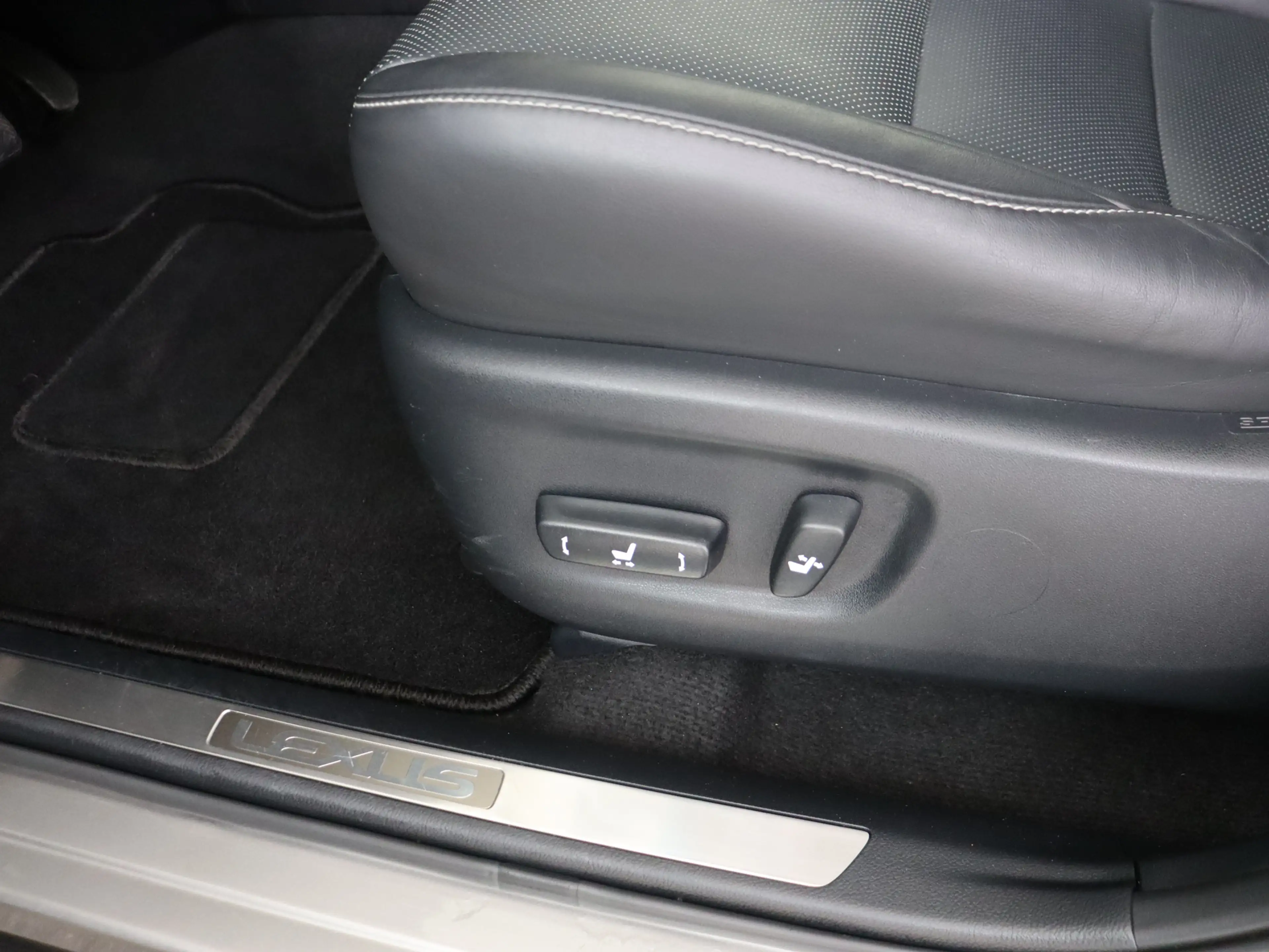Lexus NX 300h AWD Luxury Line | Keyless entry | LED Verlichting — photo 11