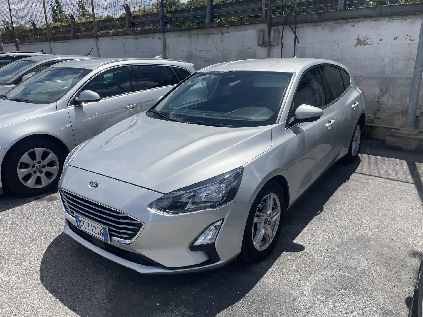 Ford Focus Focus 1.5 ecoblue Business Co-pilot s Grau - 2