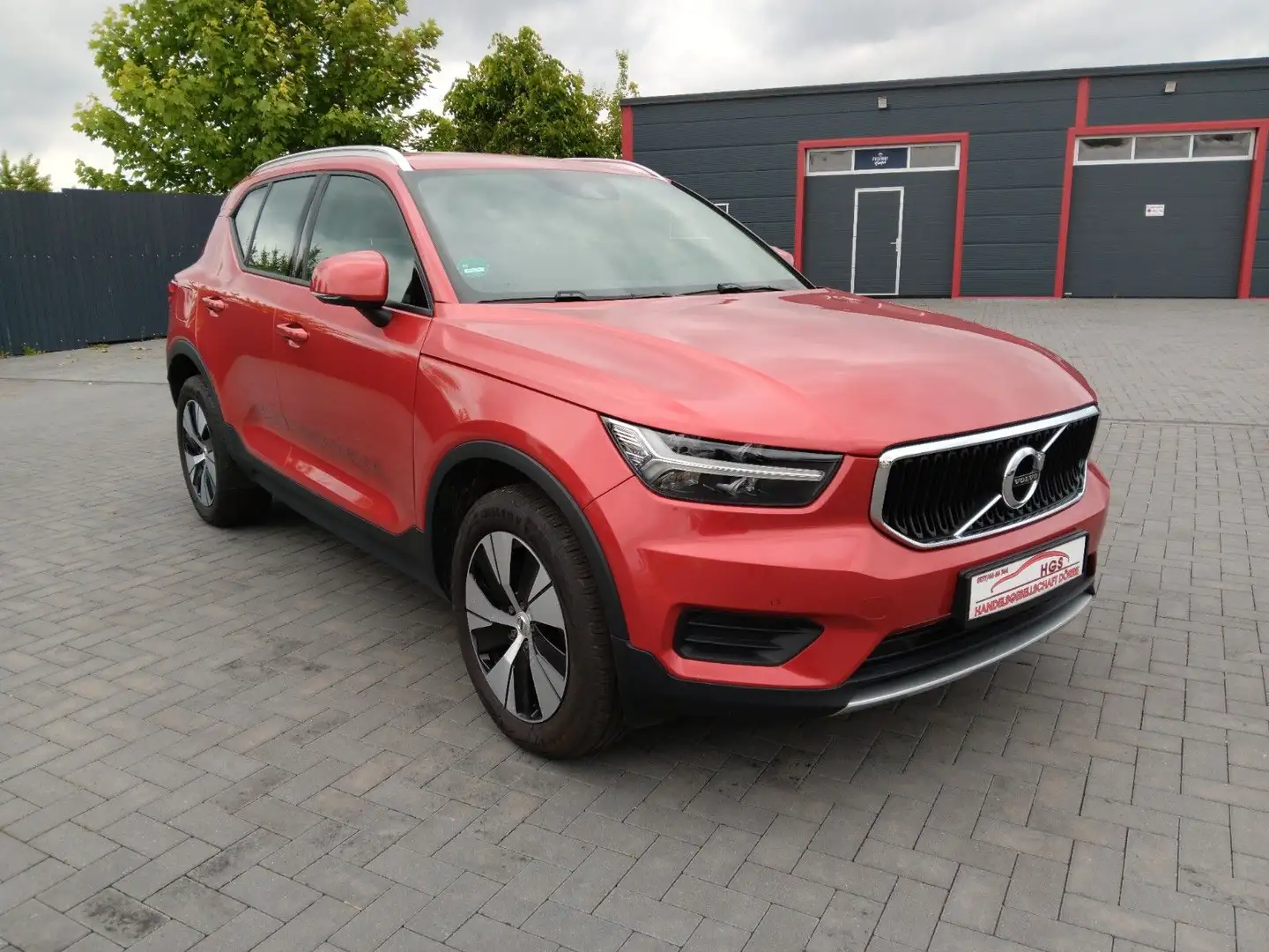 Volvo XC40 Momentum Pro 2WD Navi Klima Kamera SHZ Rot - 2