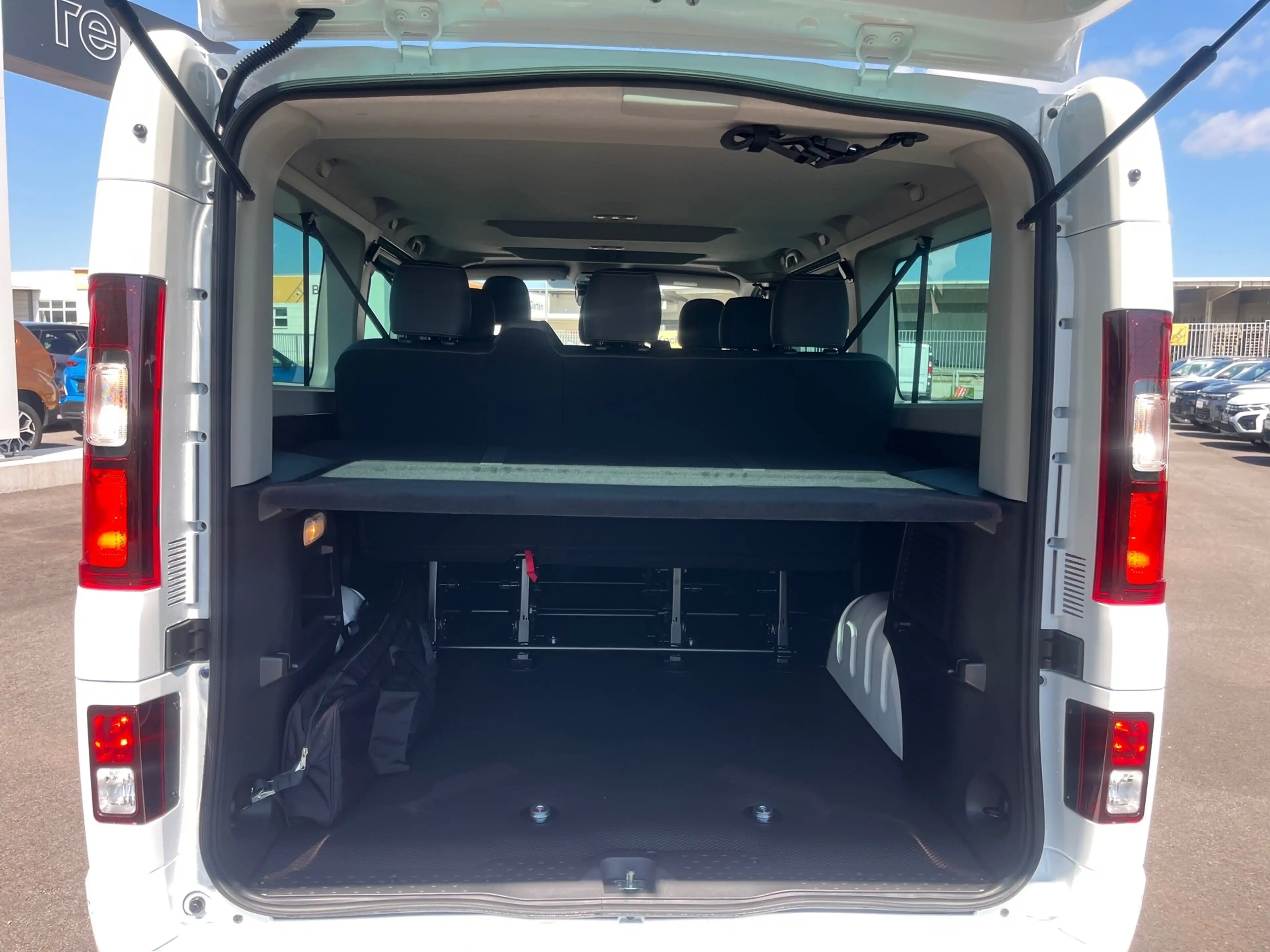 Renault Trafic TRAFIC PKW Grand Techno Blue dCi 150 Automatik — photo 11