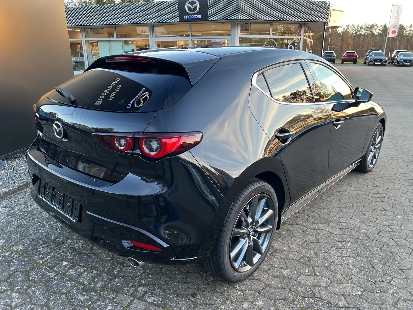Mazda 3 2.5 e-SKYACTIV G 140ps 6AT FWD Exclusive-Line Schwarz - 2