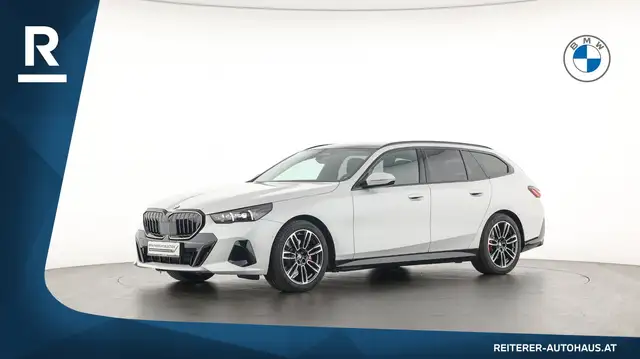BMW 5 Series view 4