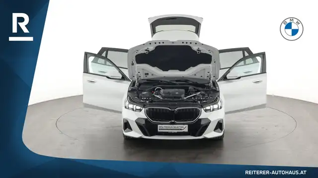 BMW 5 Series view 9