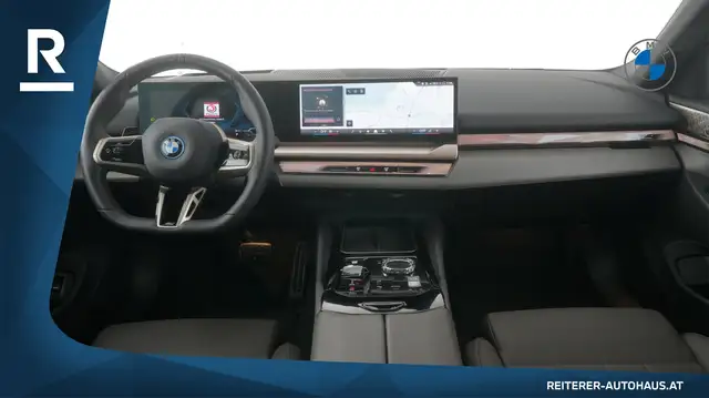 BMW 5 Series view 14