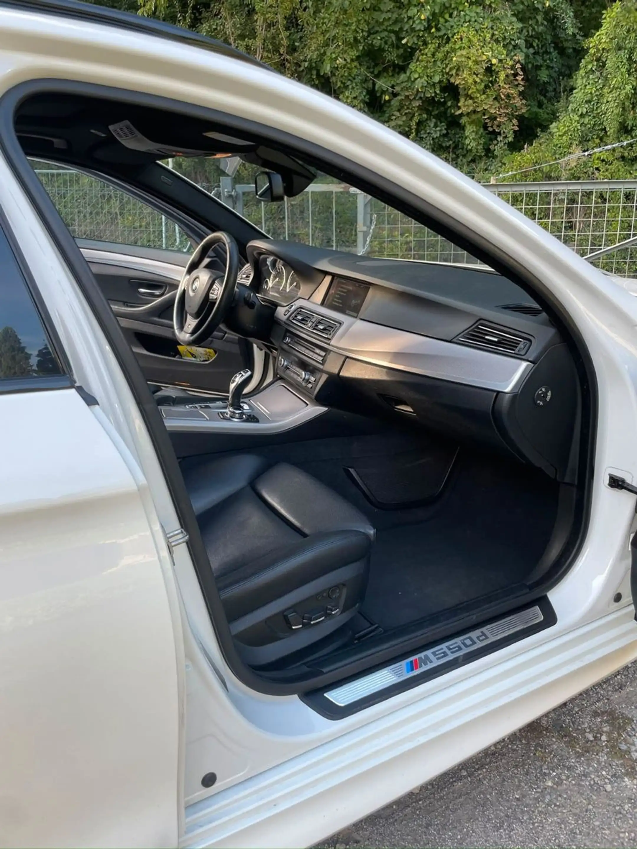 BMW 550 5 Touring M550 d xDrive — photo 11