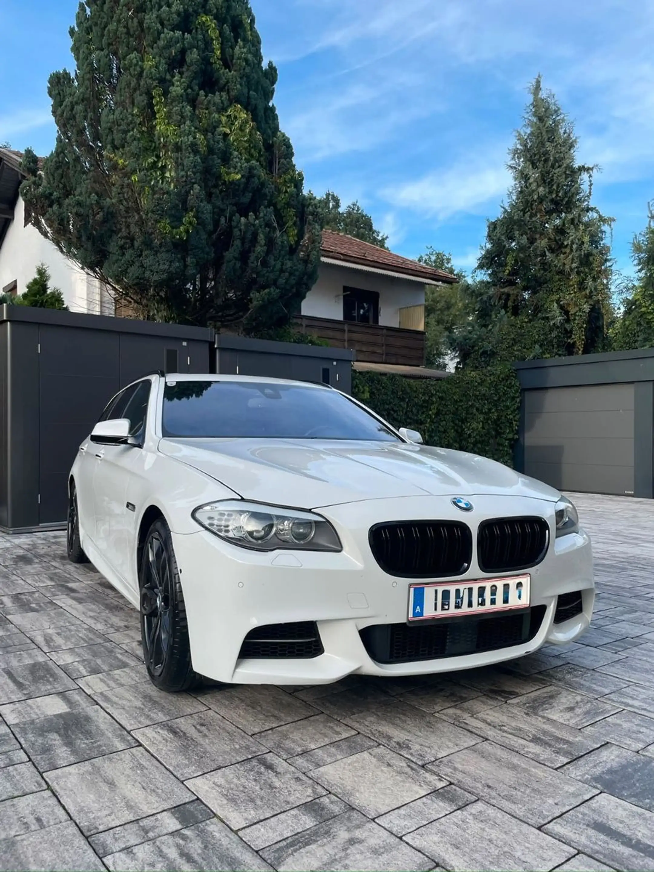 BMW 550 5 Touring M550 d xDrive — photo 2