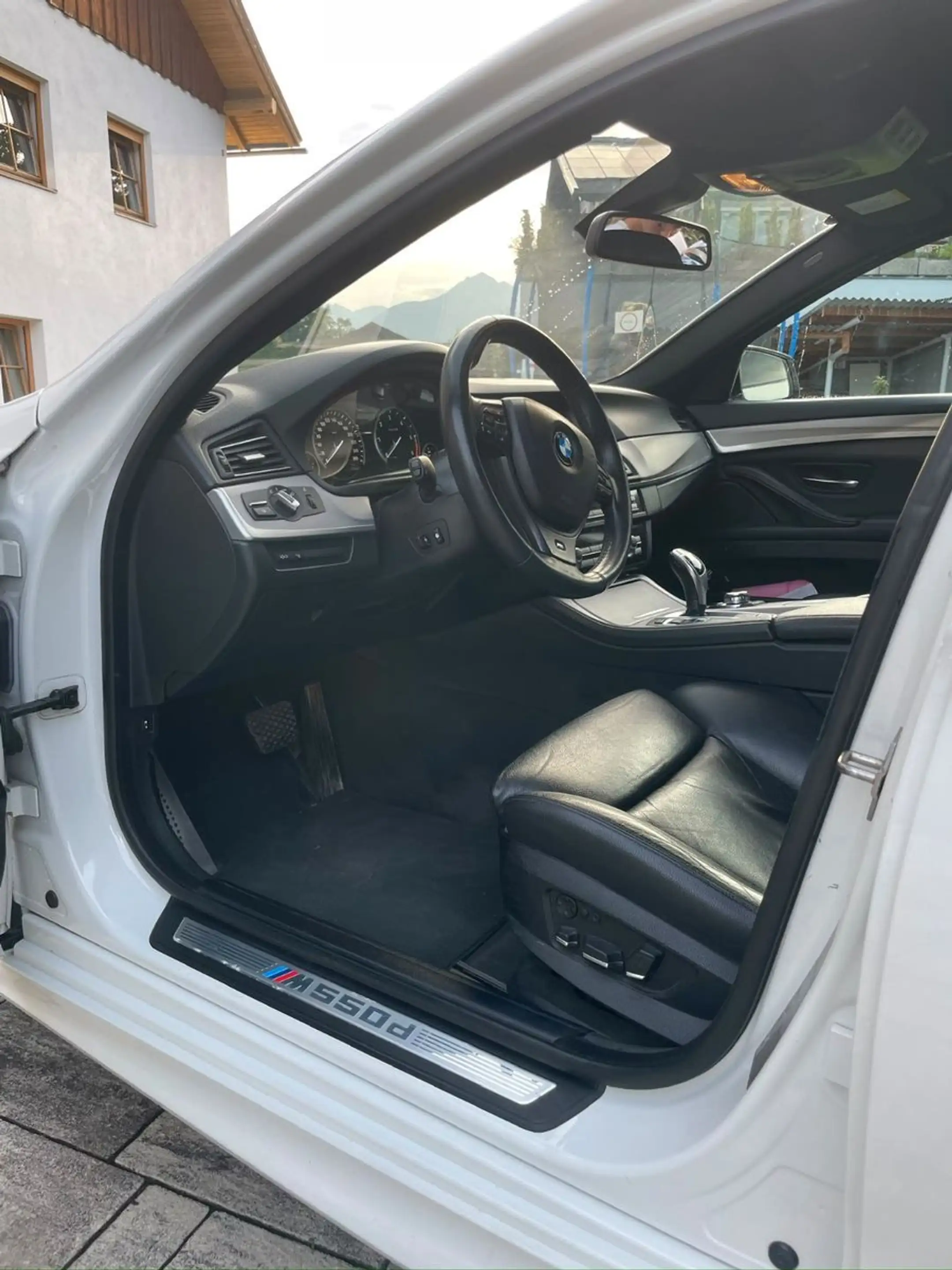 BMW 550 5 Touring M550 d xDrive — photo 15