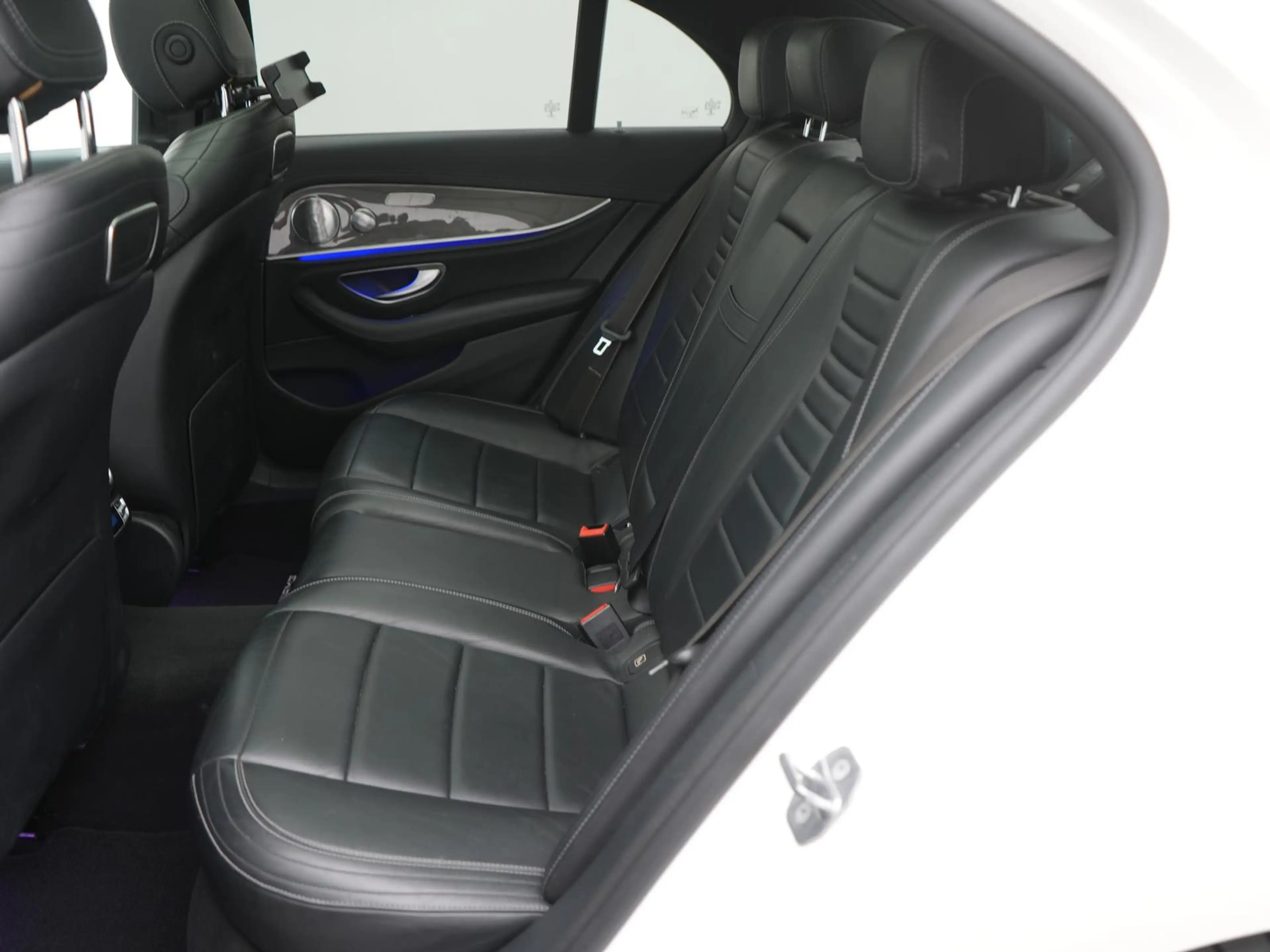 Mercedes-Benz E 400 4Matic AMG-Line,PANO,AHK,HUD,360°,MEMORY — photo 7