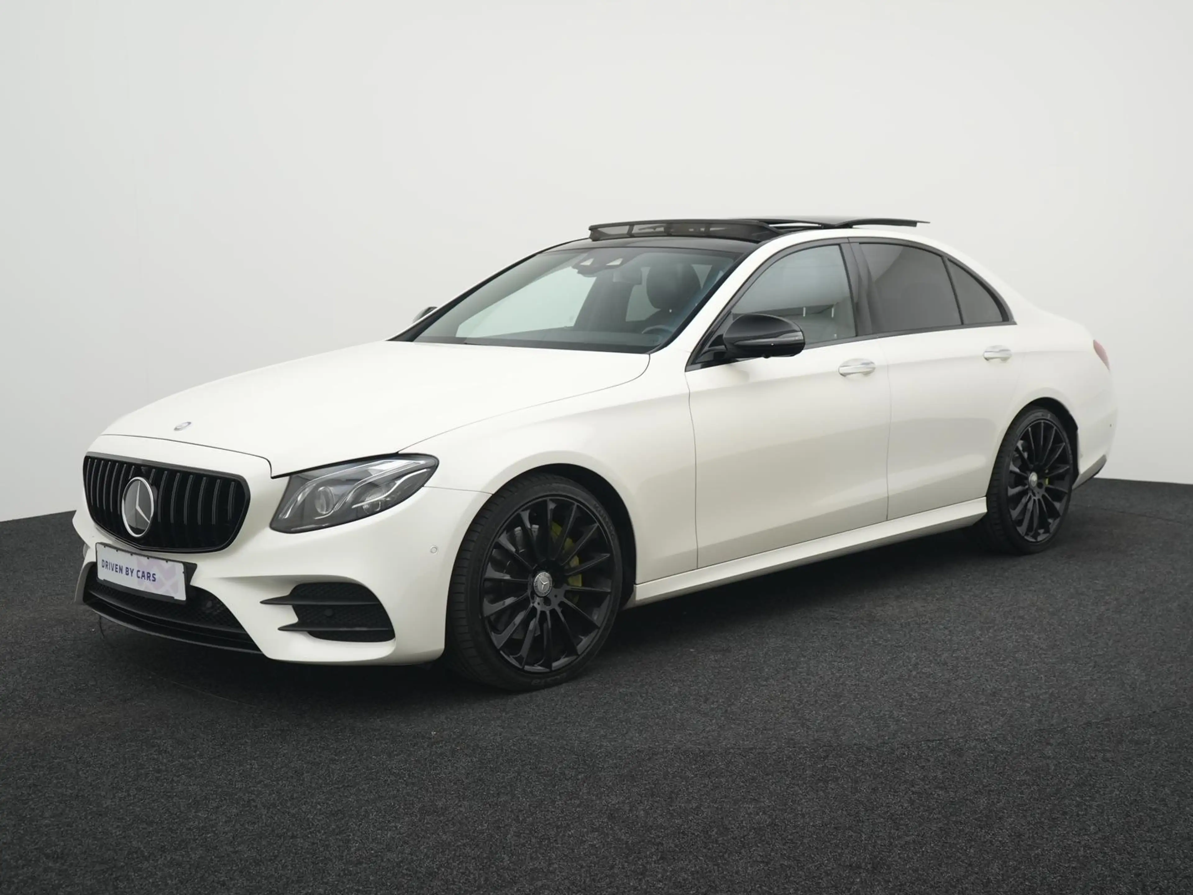 Mercedes-Benz E 400 4Matic AMG-Line,PANO,AHK,HUD,360°,MEMORY — photo 2