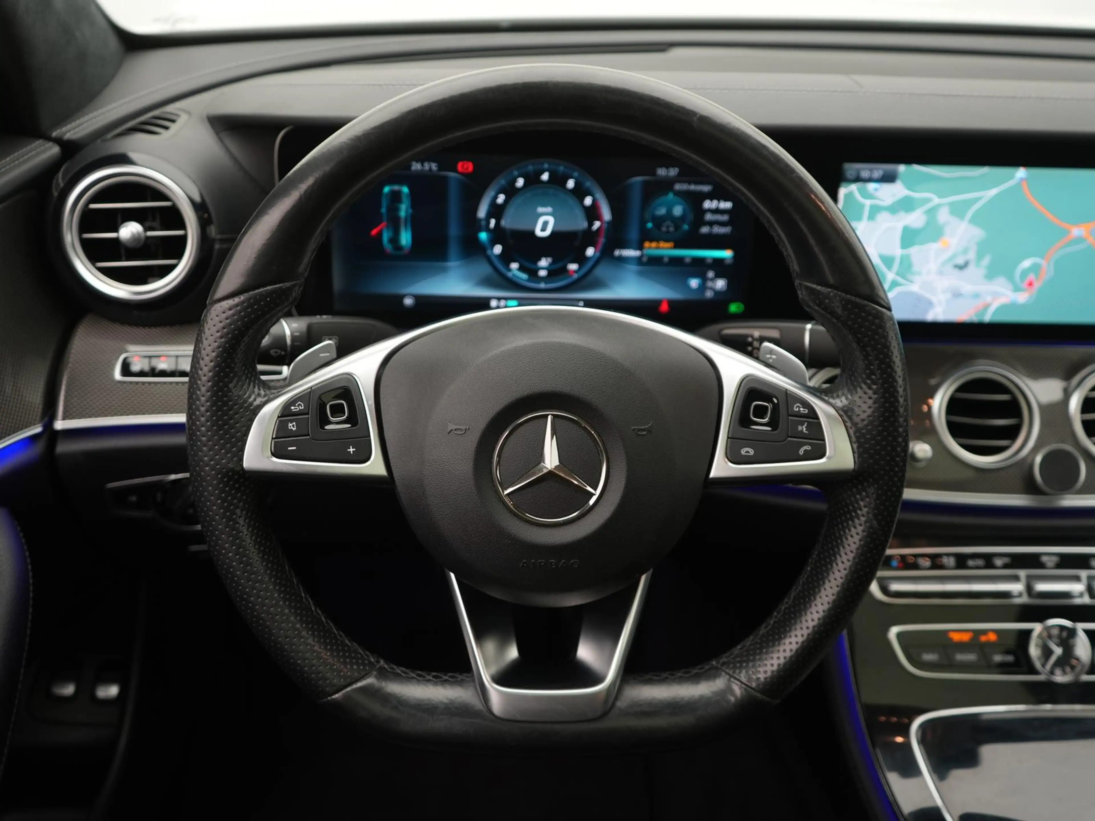 Mercedes-Benz E 400 4Matic AMG-Line,PANO,AHK,HUD,360°,MEMORY — photo 9