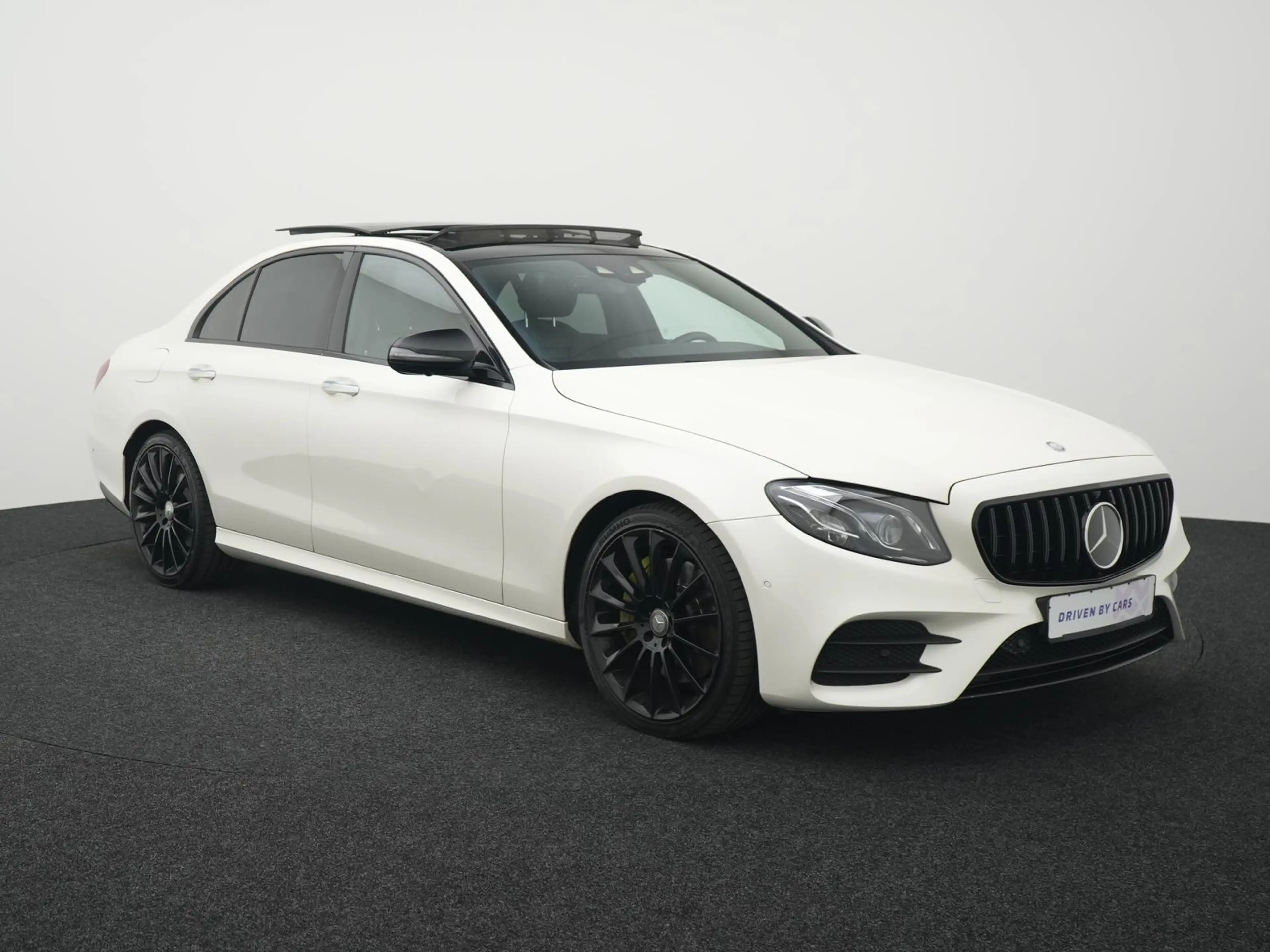 Mercedes-Benz E 400 4Matic AMG-Line,PANO,AHK,HUD,360°,MEMORY — photo 5