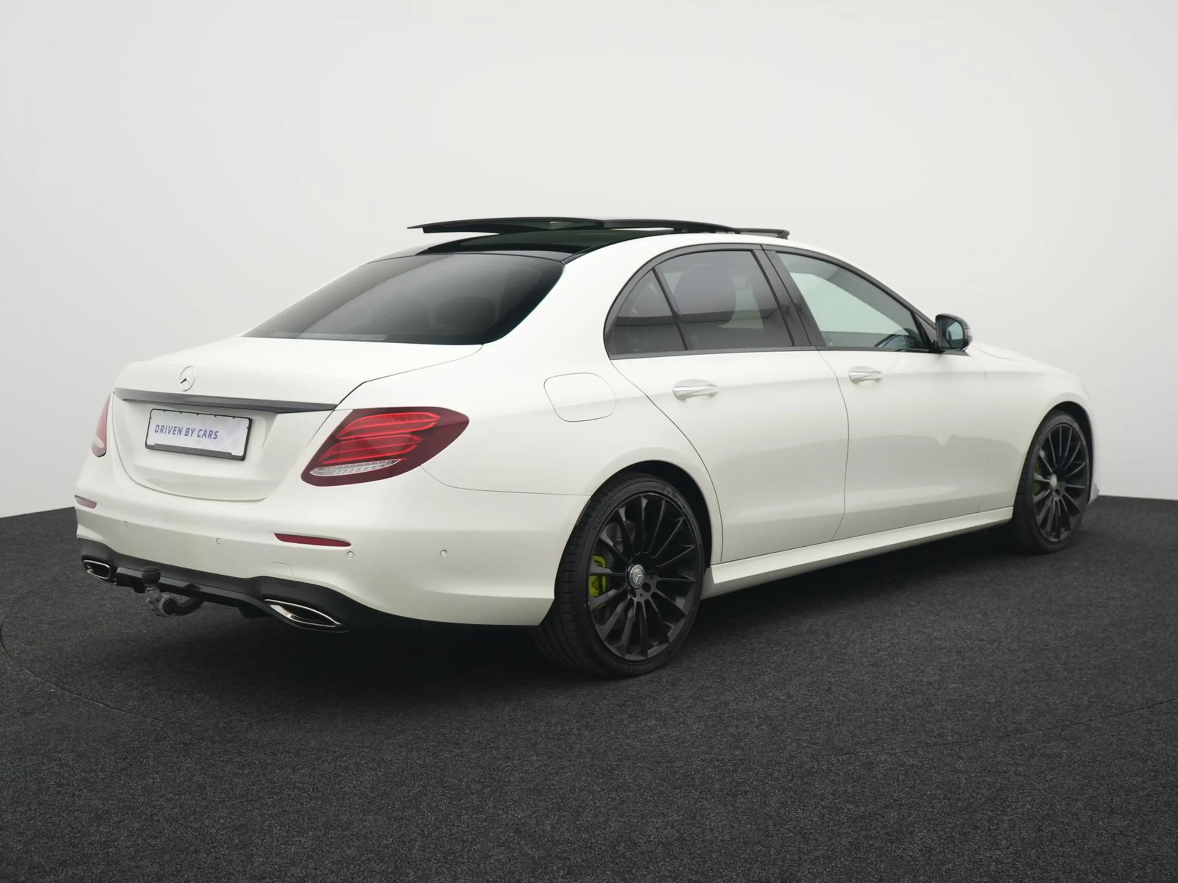 Mercedes-Benz E 400 4Matic AMG-Line,PANO,AHK,HUD,360°,MEMORY — photo 4