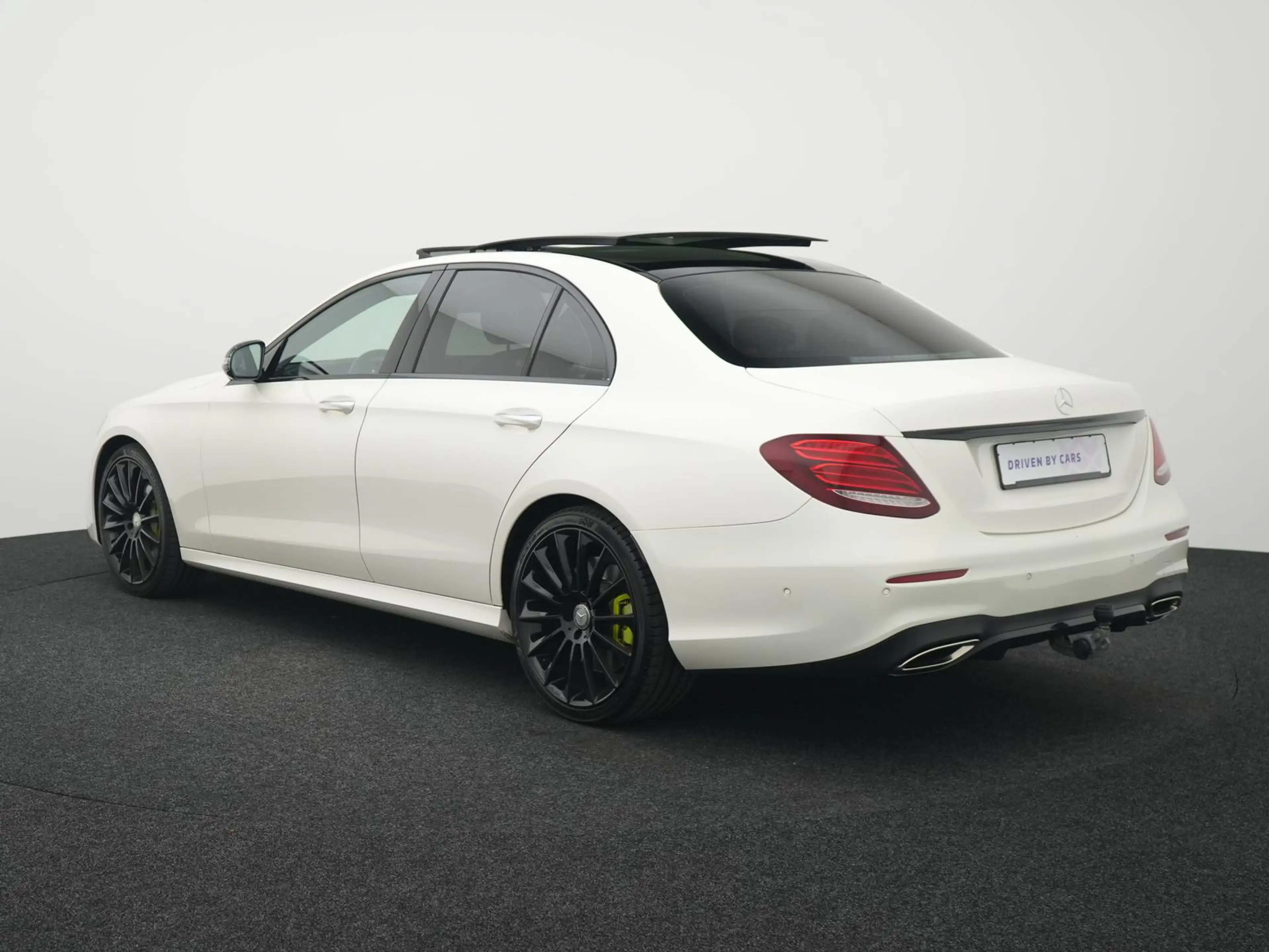 Mercedes-Benz E 400 4Matic AMG-Line,PANO,AHK,HUD,360°,MEMORY — photo 3
