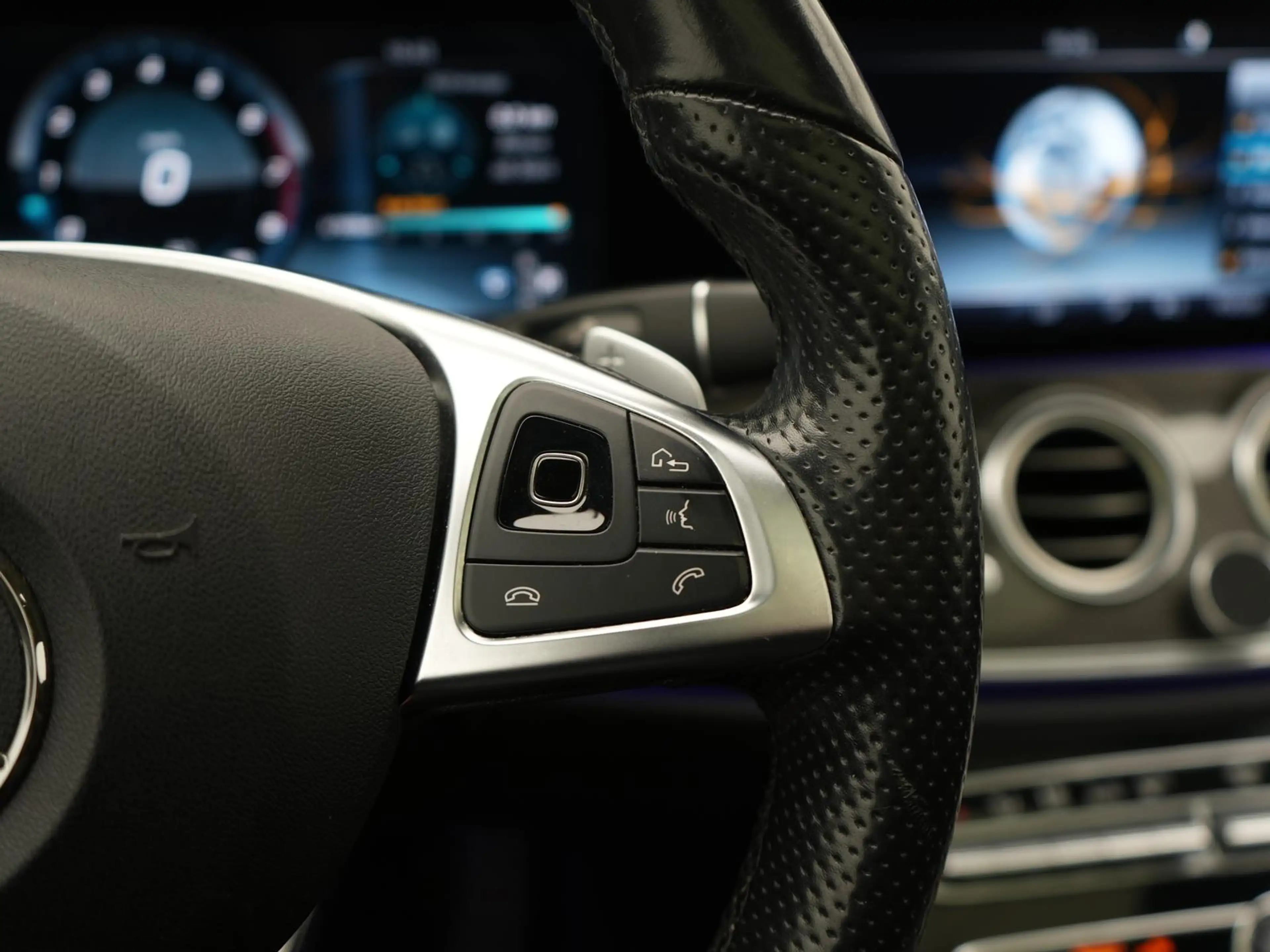 Mercedes-Benz E 400 4Matic AMG-Line,PANO,AHK,HUD,360°,MEMORY — photo 12
