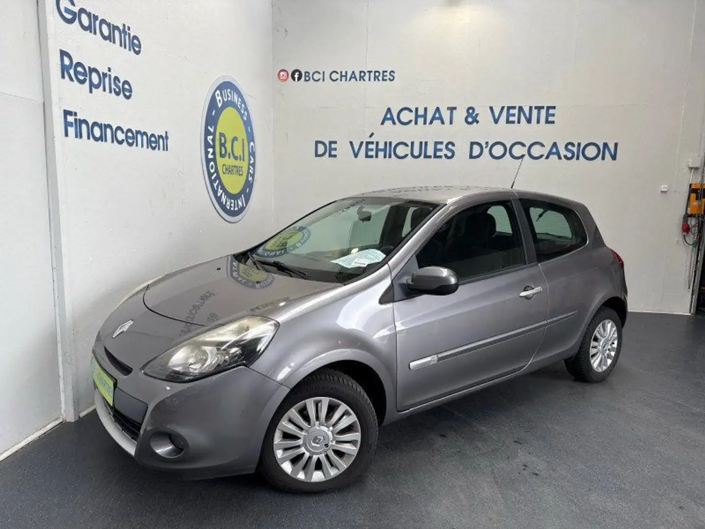 Renault Clio III 1.2 TCE 100CH EXPRESSION CLIM EURO5 3P Gris - 1