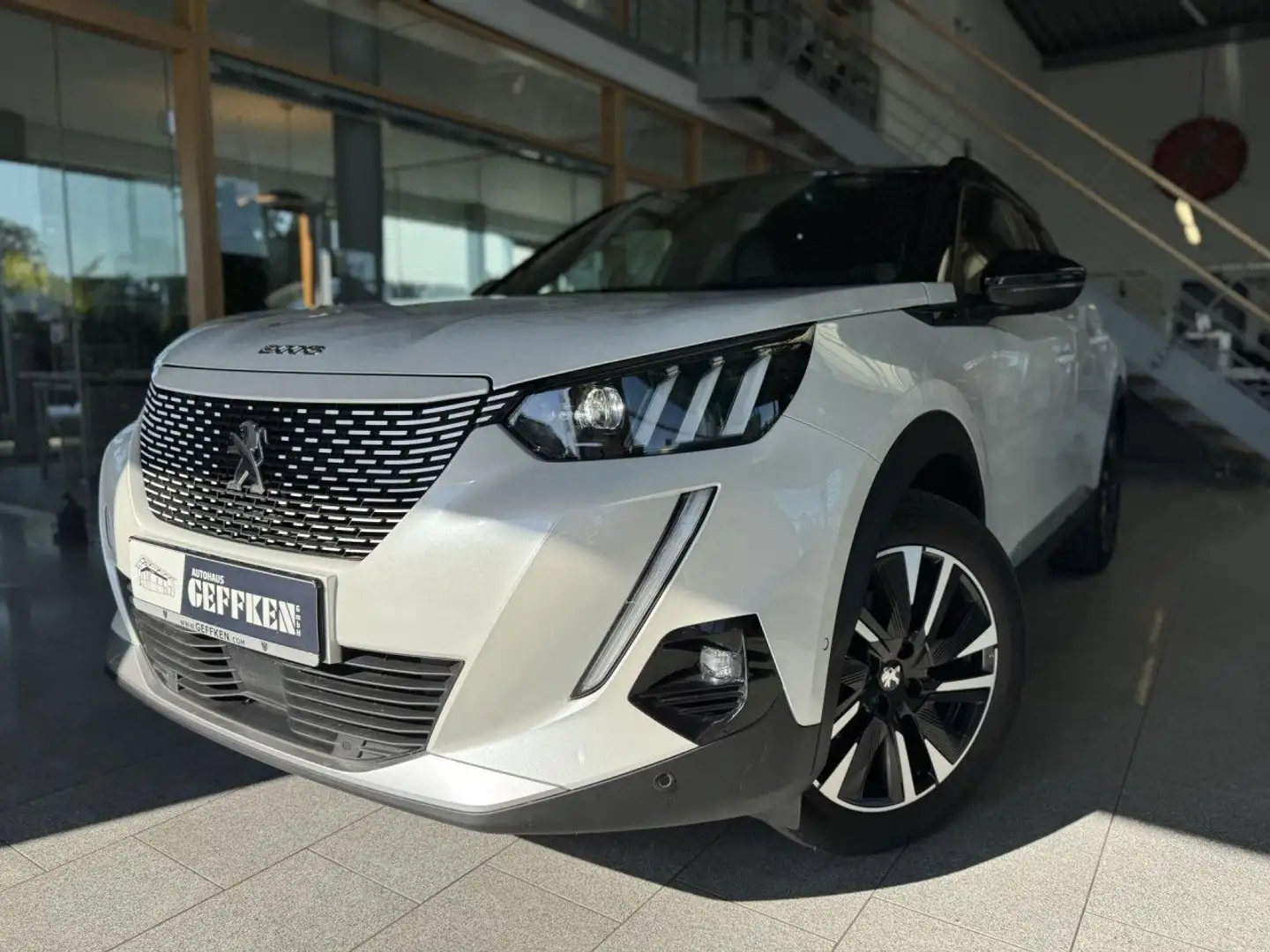 Peugeot 2008 Elektro GT Pack, ACC, LED, Standheizung! Navi Wit - 1