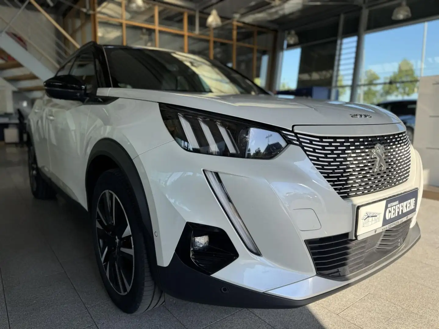 Peugeot 2008 Elektro GT Pack, ACC, LED, Standheizung! Navi Wit - 2