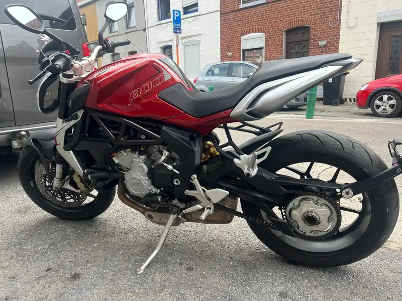 MV Agusta 800 - foto 2