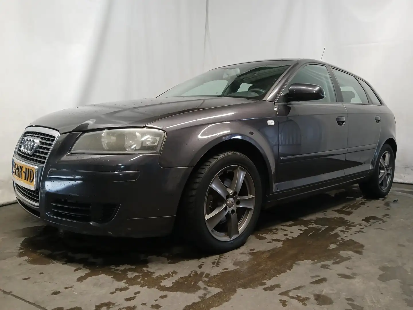 Audi A3 Sportback 1.6 Attraction - Clima - Schade Grey - 2
