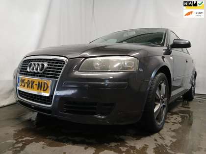 Audi A3 Sportback 1.6 Attraction - Clima - Schade