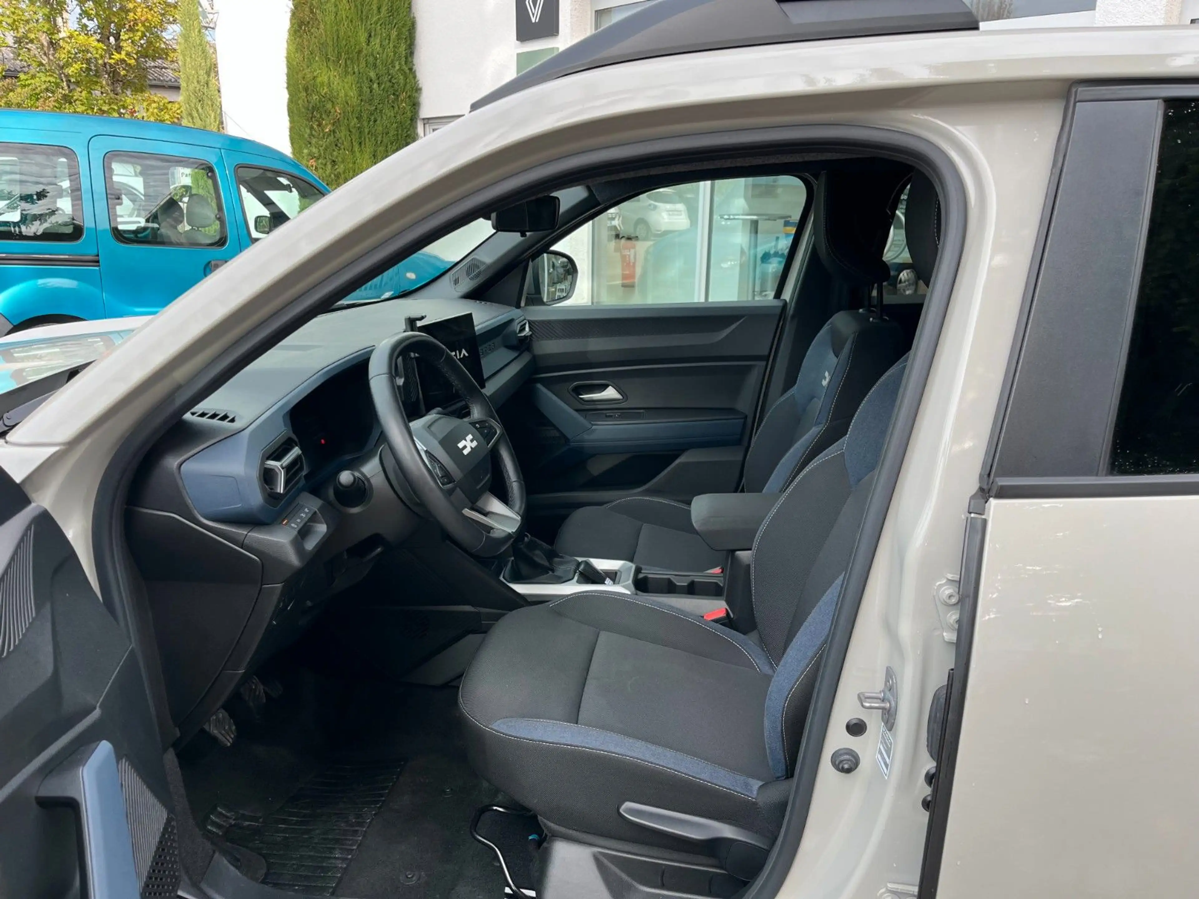 Dacia Duster III TCe 130 Journey GJR 360 Kamera — photo 8
