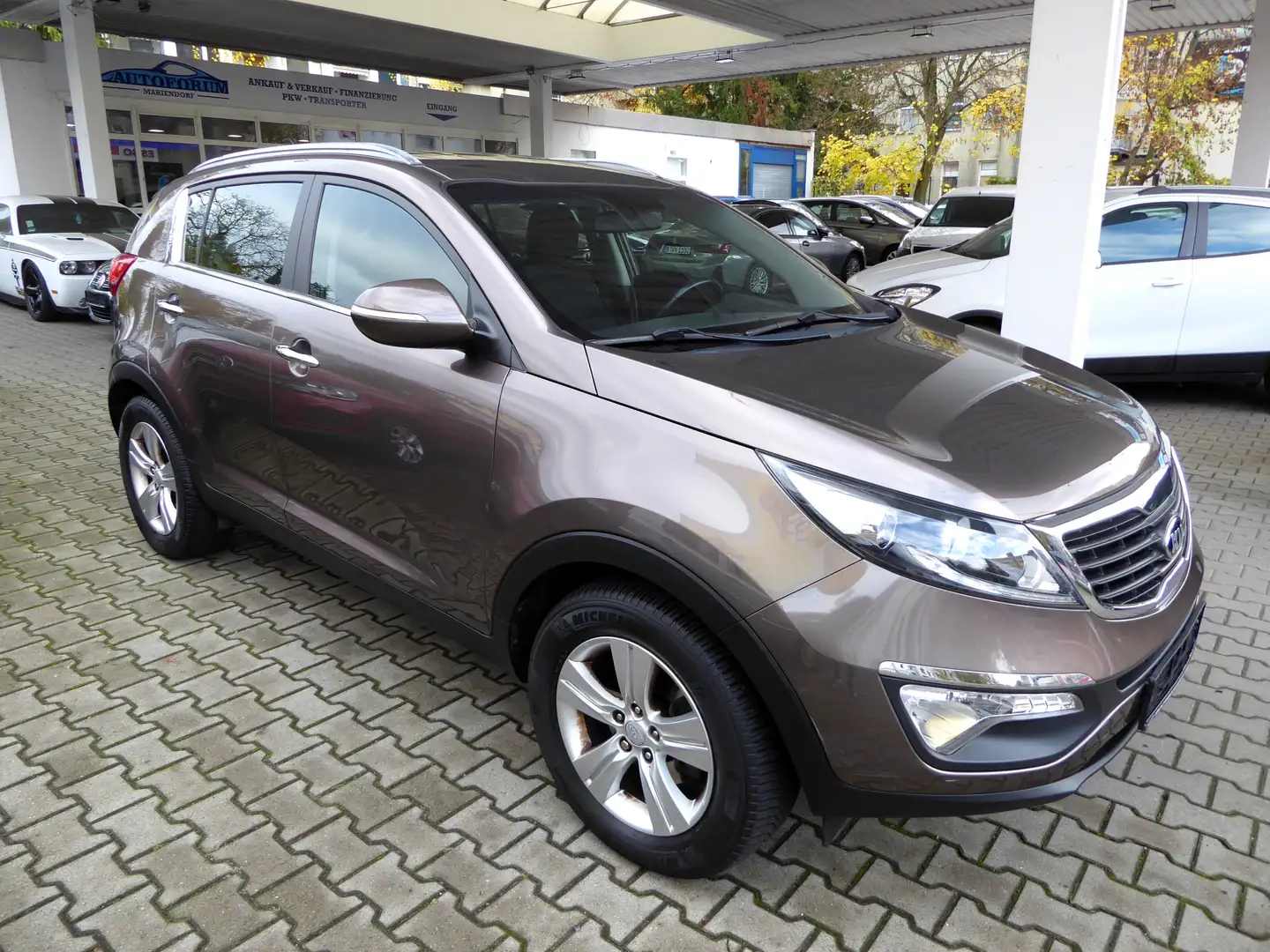 Kia Sportage 1.7 CRDi Attract -1.Hand-AHK-abnehmbar- Braun - 2