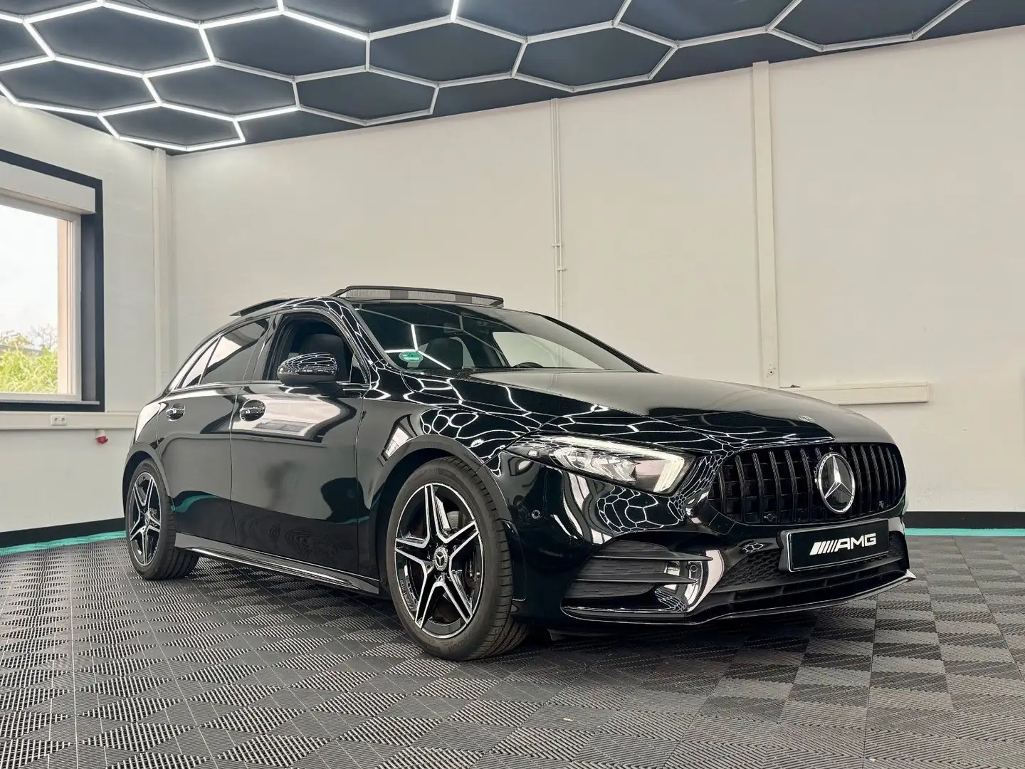 Mercedes-Benz A 200 AMG DESIGNO/PANO/LED/RFK/18*AMG Noir - 2