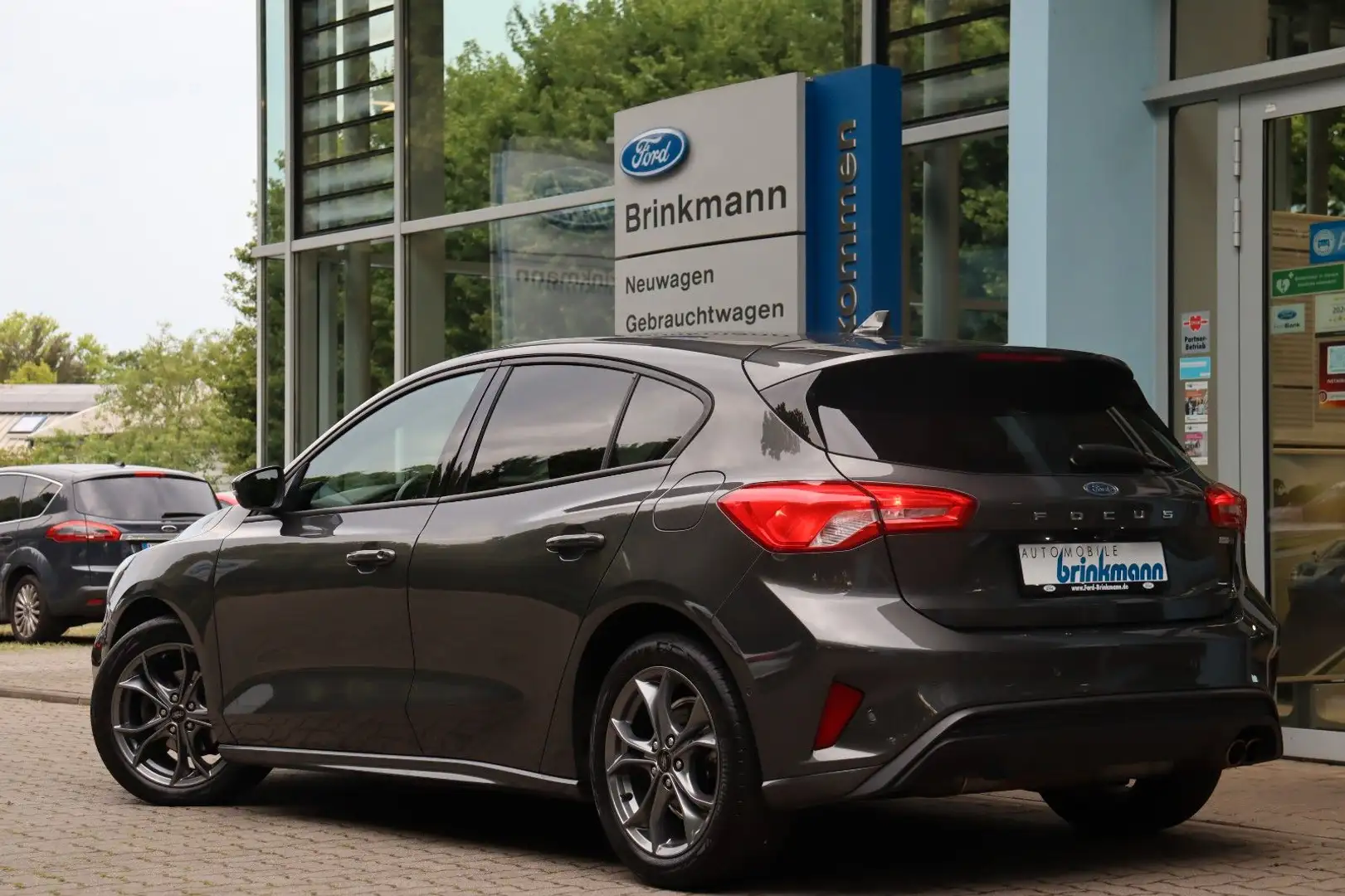 Ford Focus 1.0 EcoBoost HYBRID ST-LINE **BLACK-WEEK** Grau - 2