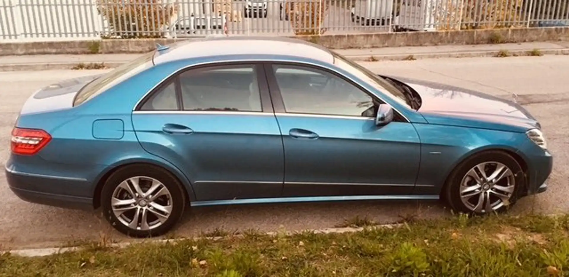 Mercedes-Benz E 220 Classe E - W212 Berlina cdi be Avantgarde Bleu - 1