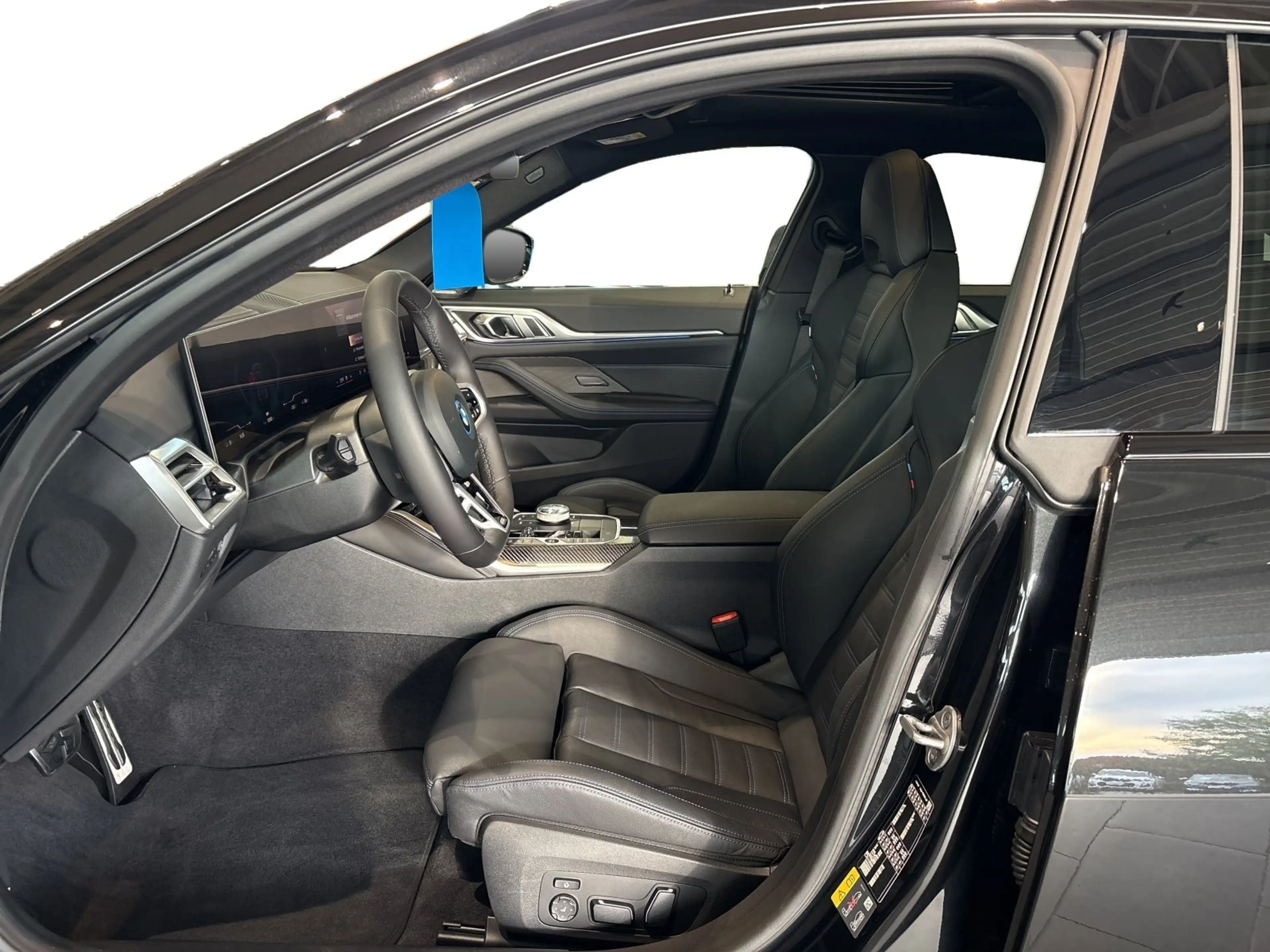 BMW i4 xDrive40 — photo 11